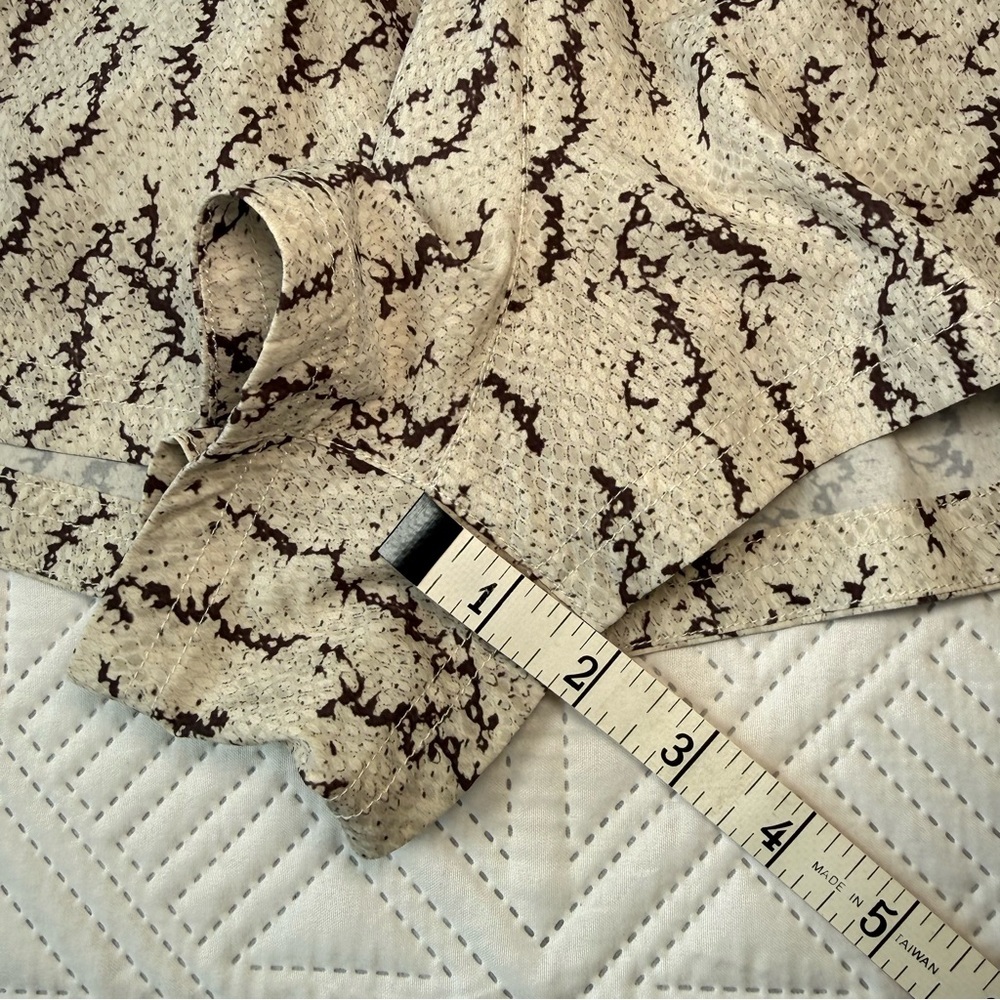 Varley Kallin Running Shorts Snake Print Size S - Picture 7 of 10